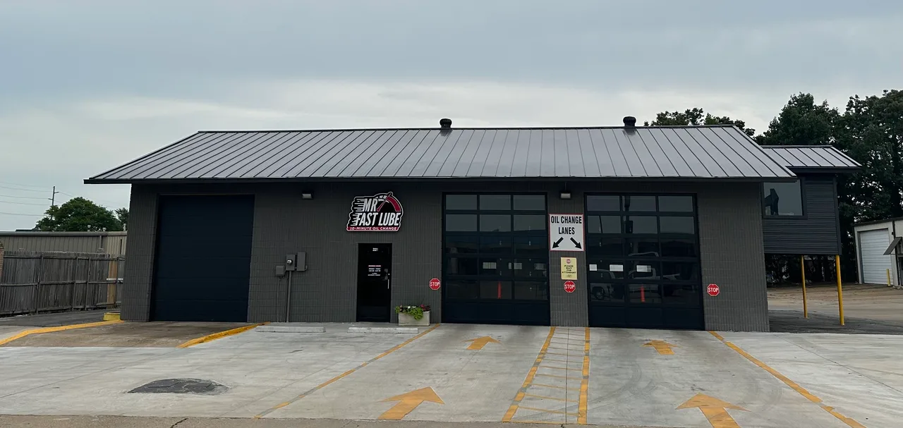 Mr. Fast Lube’s charcoal storefront and two drive-in oil change lanes on Grant Avenue in Jonesboro.